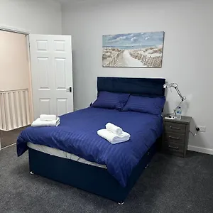 https://4-bedroom-sleeps-8-comfy-home-near-to-city-centre-and-beaches.cardiffhotelswales.com